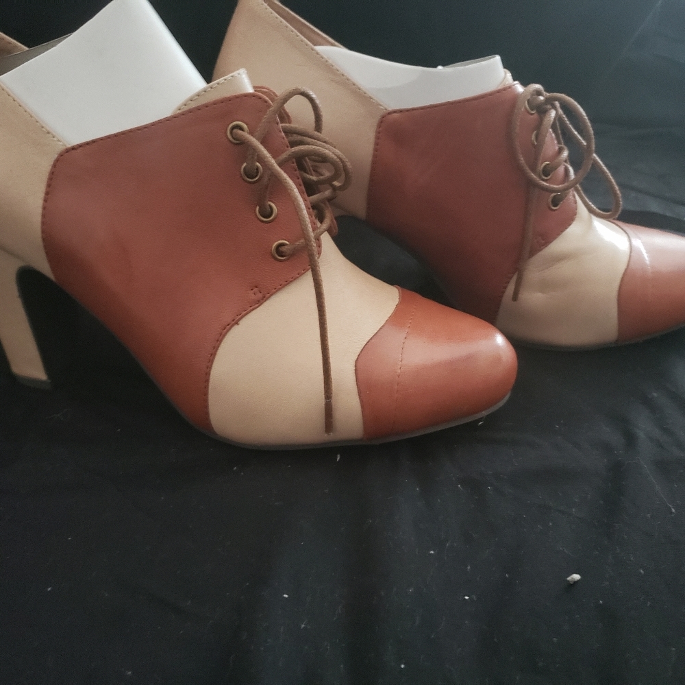 Shoes - Picture 3 of 4